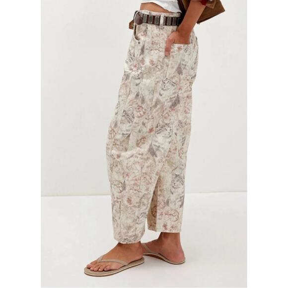 Free People Good Luck Barrel Jeans Cat Kitten Print Cream Size 25 - Picture 6 of 11